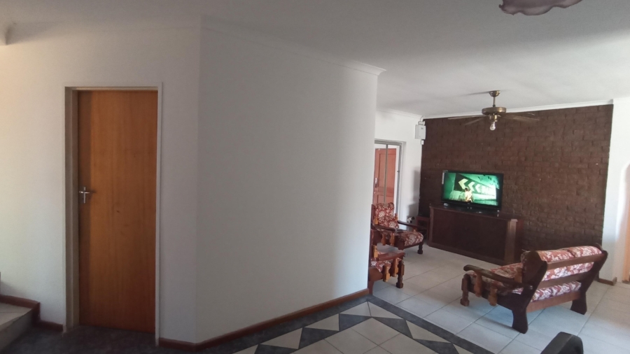 3 Bedroom Property for Sale in Louwville Western Cape